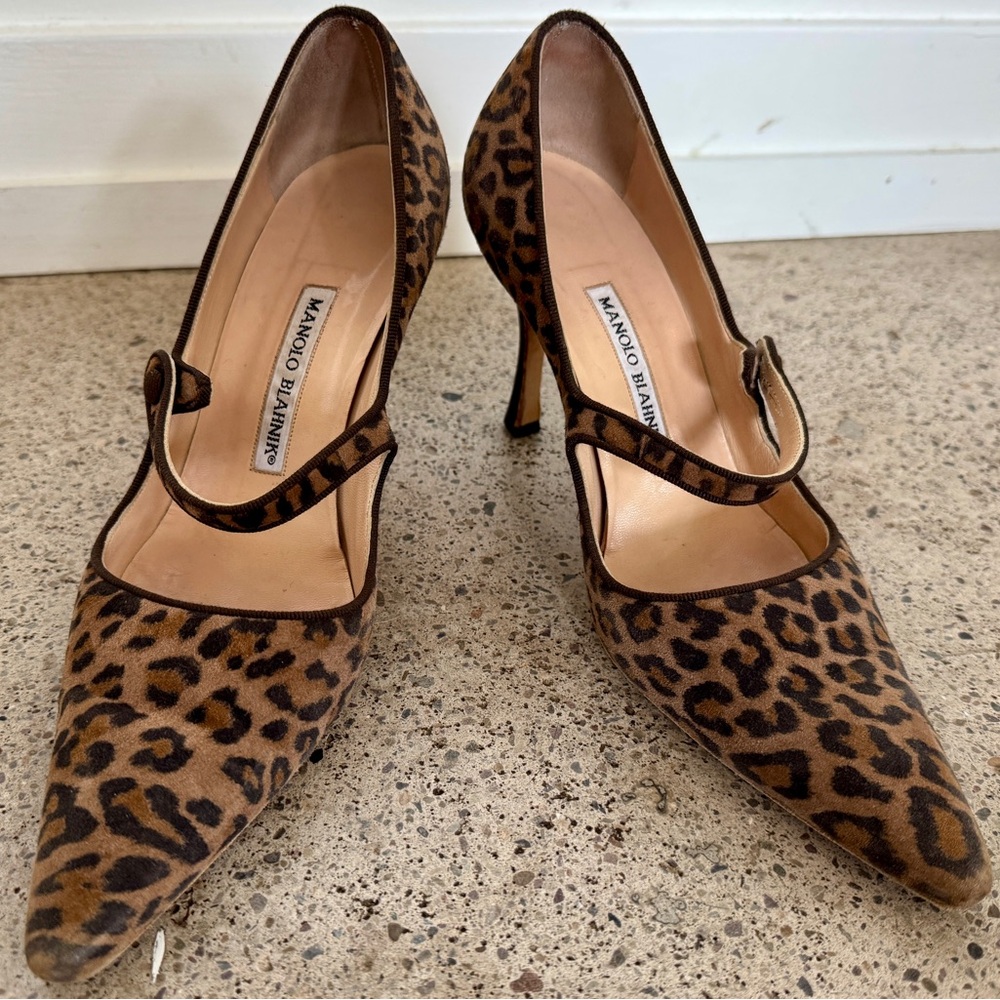 Manolo Blahnik Leopard Print Heels. Size 38.